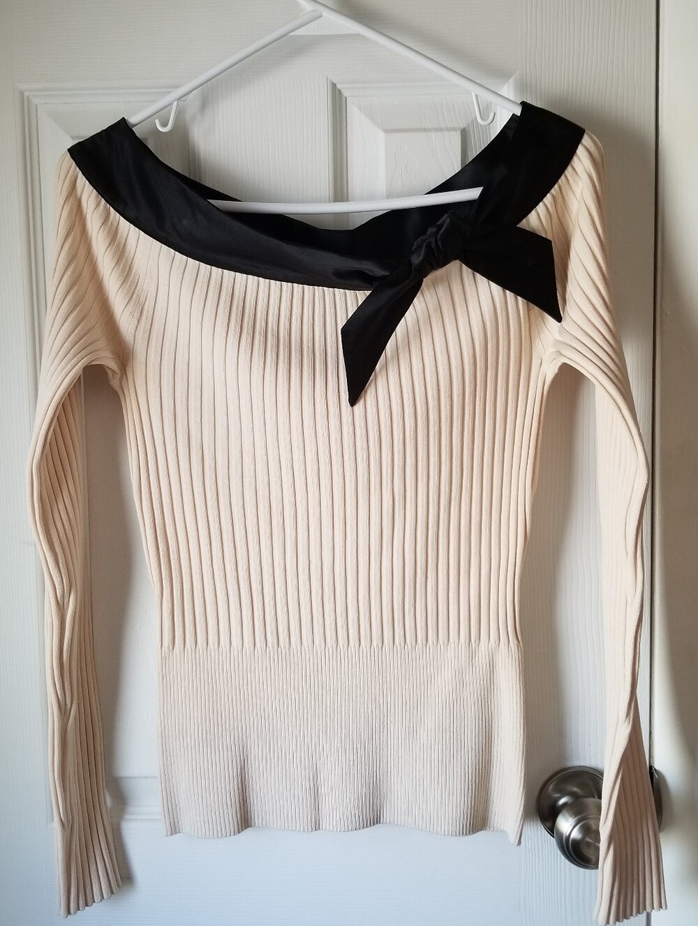 ❗White House Black Market off the Shoulder Cream Top with Silk Bow Small❗